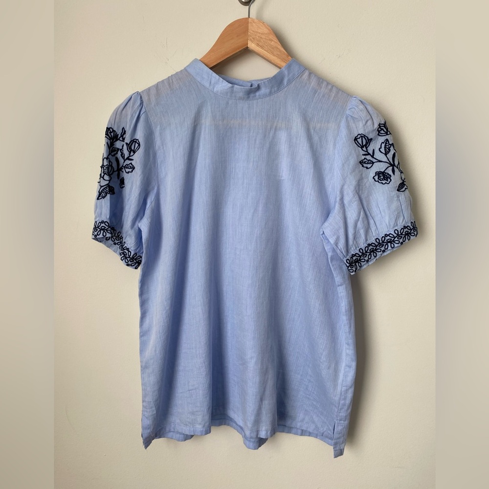 NWT Loft Cornflower Blue And Navy Floral Embroidered Sleeves Blouse Size XS